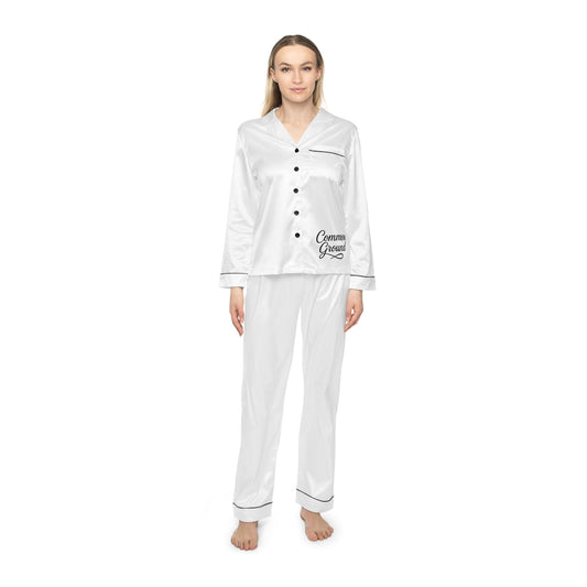 Personalized Women's Satin Pajama Set - Luxurious Sleepwear with Script Pocket Detail